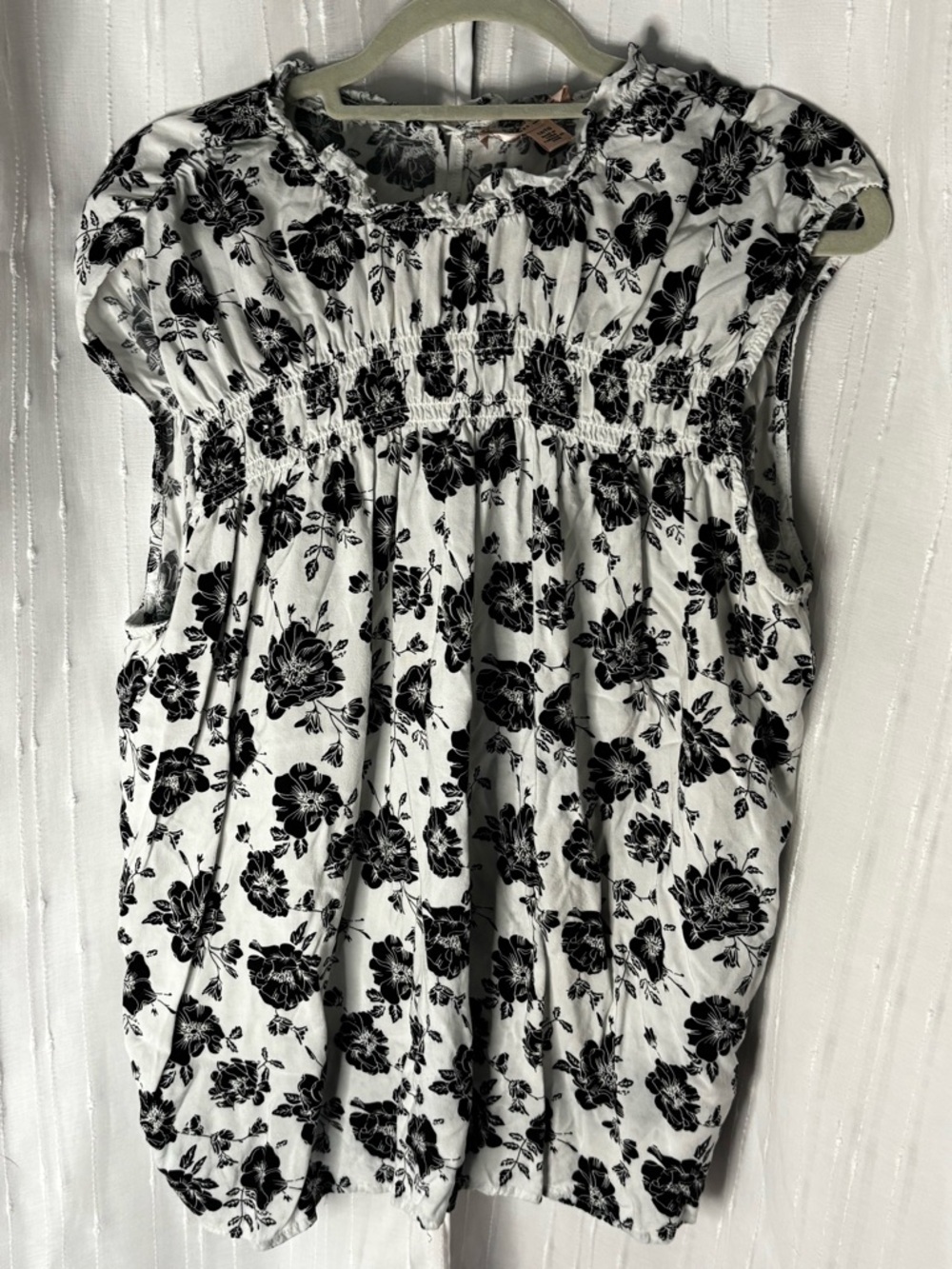 Philosophy Black & White Floral Smocked Cap Sleeve Blouse